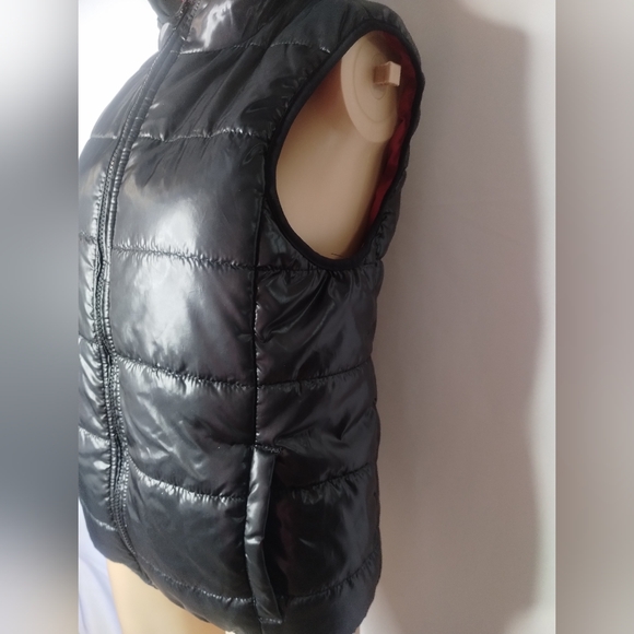 Aeropostale Size XS/TP Hooded Black Puffer Vest with Red Lining - Picture 2 of 8